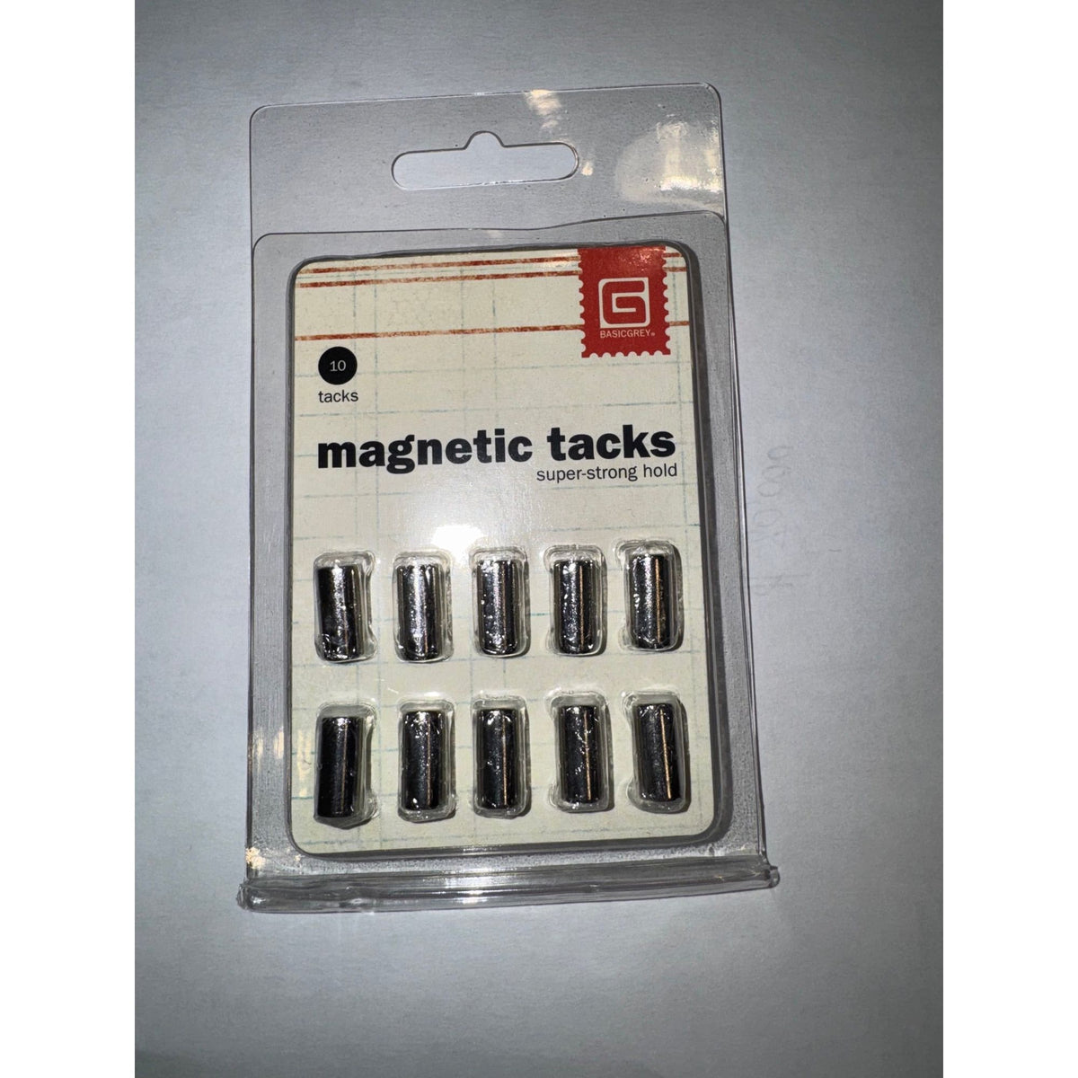 BasicGrey Small Magnetic Tacks met-618 Lifestyle Image