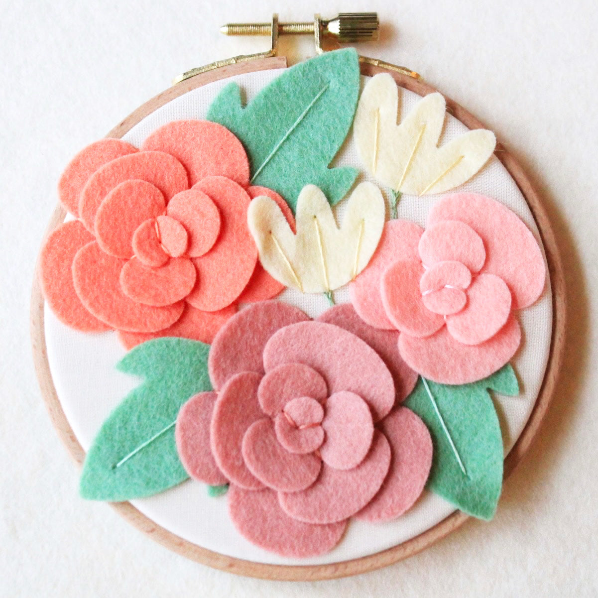 Benzie Design BZ Ring of Roses Deep Etch Dies tded072 hoop of flowers