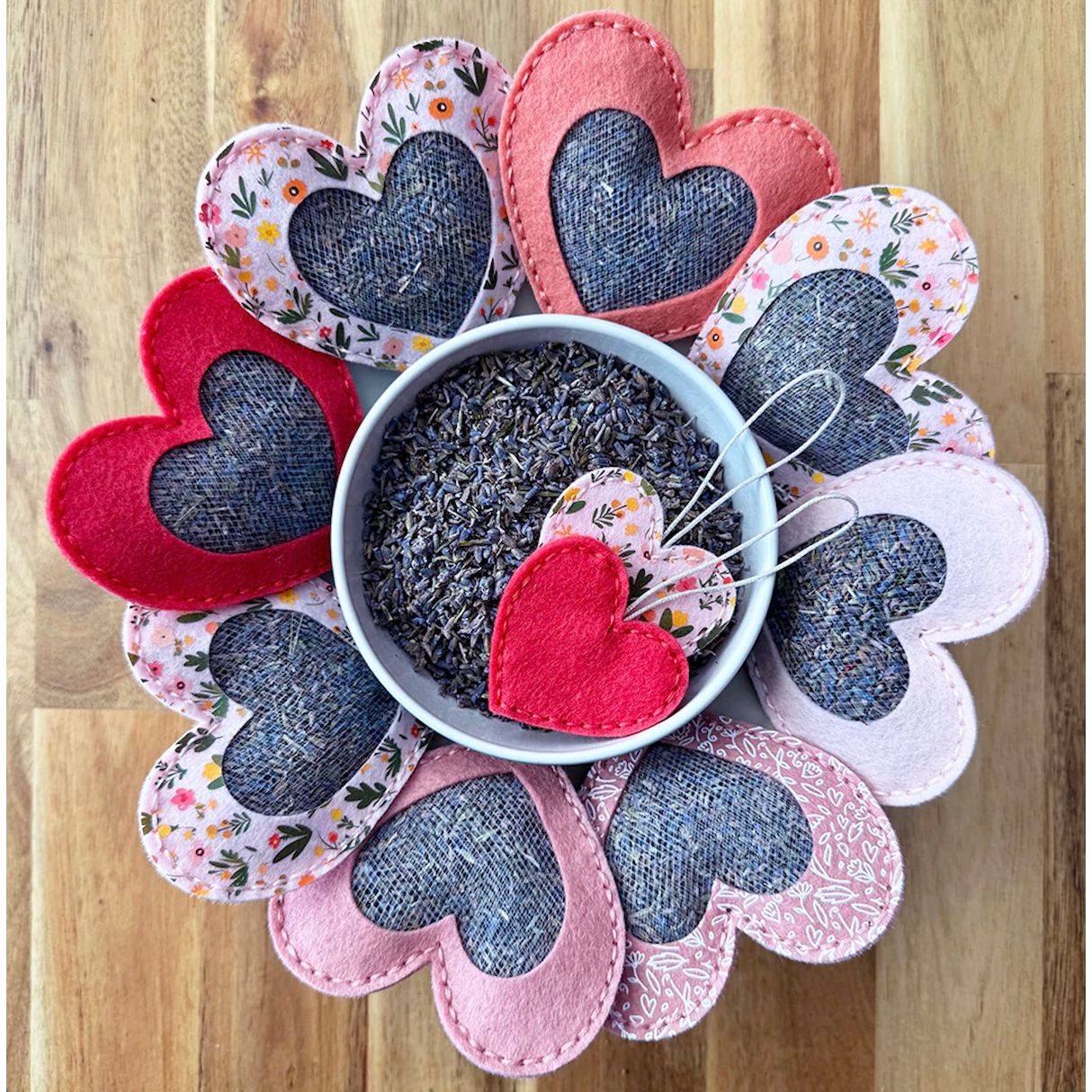 Benzie Design Stitchable Nesting Hearts Deep Etch Die tded032 potpourri sachets