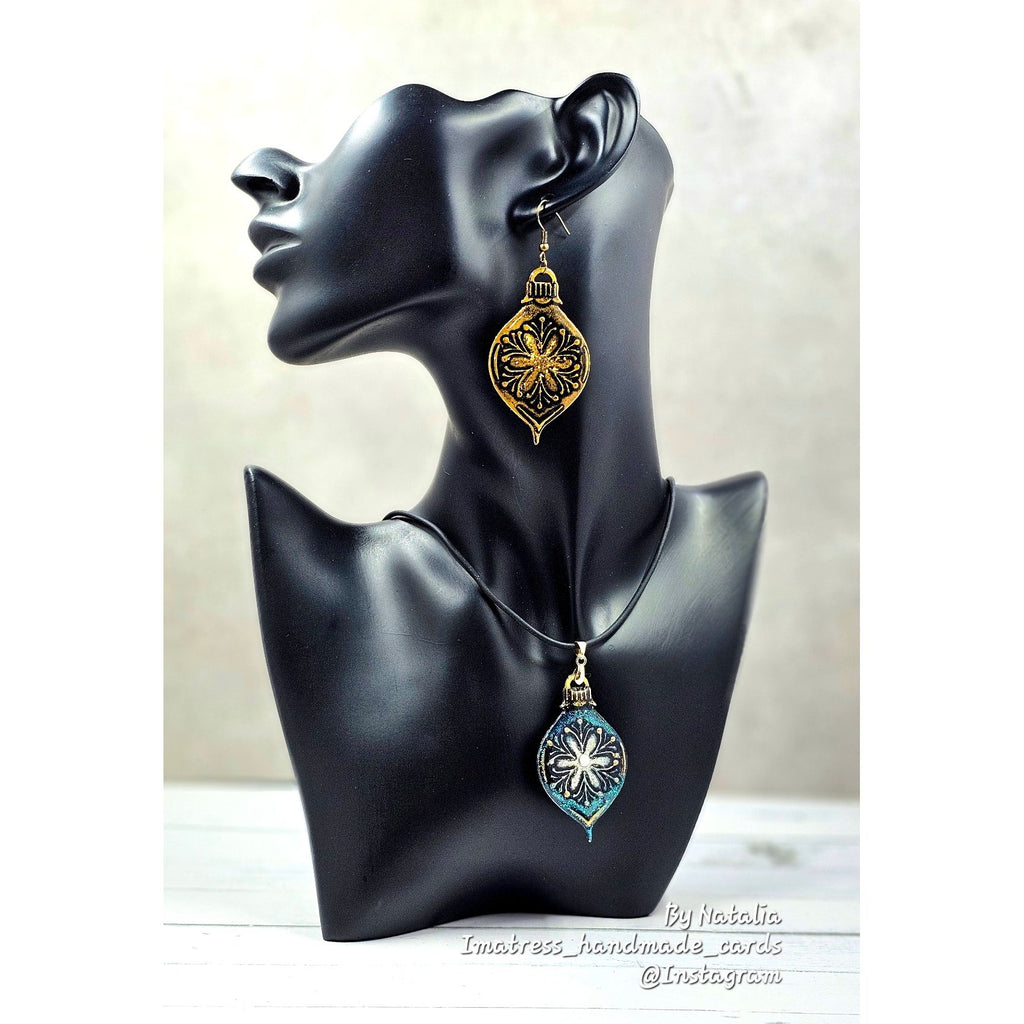 Simon Says Stamp Embossing Folder and Cutting Dies Brilliant Ornaments sfd518 Sugar and Spice Christmas Card