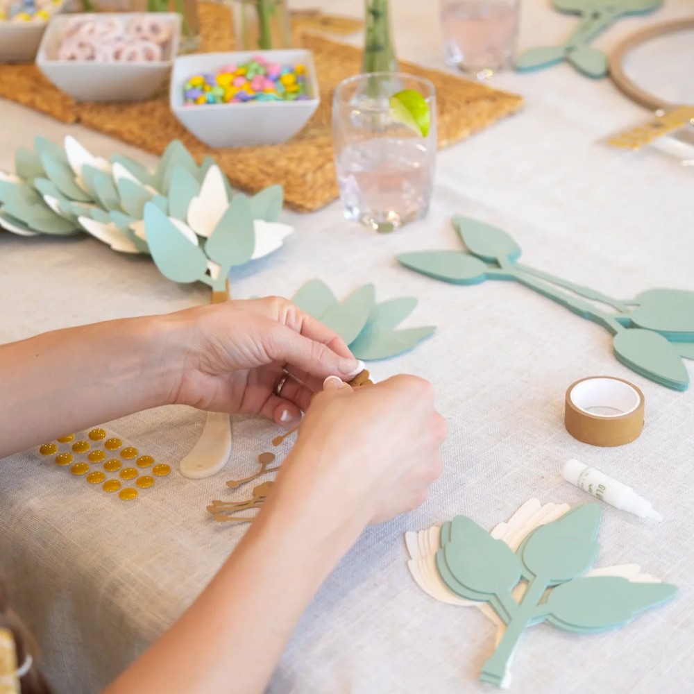 Concord & 9th In Bloom Wreath Kit creating
