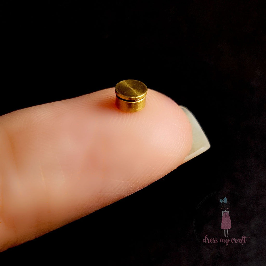 Dress My Craft Nano Spinners dmca9597 Close Up of Spinner on Fingertip