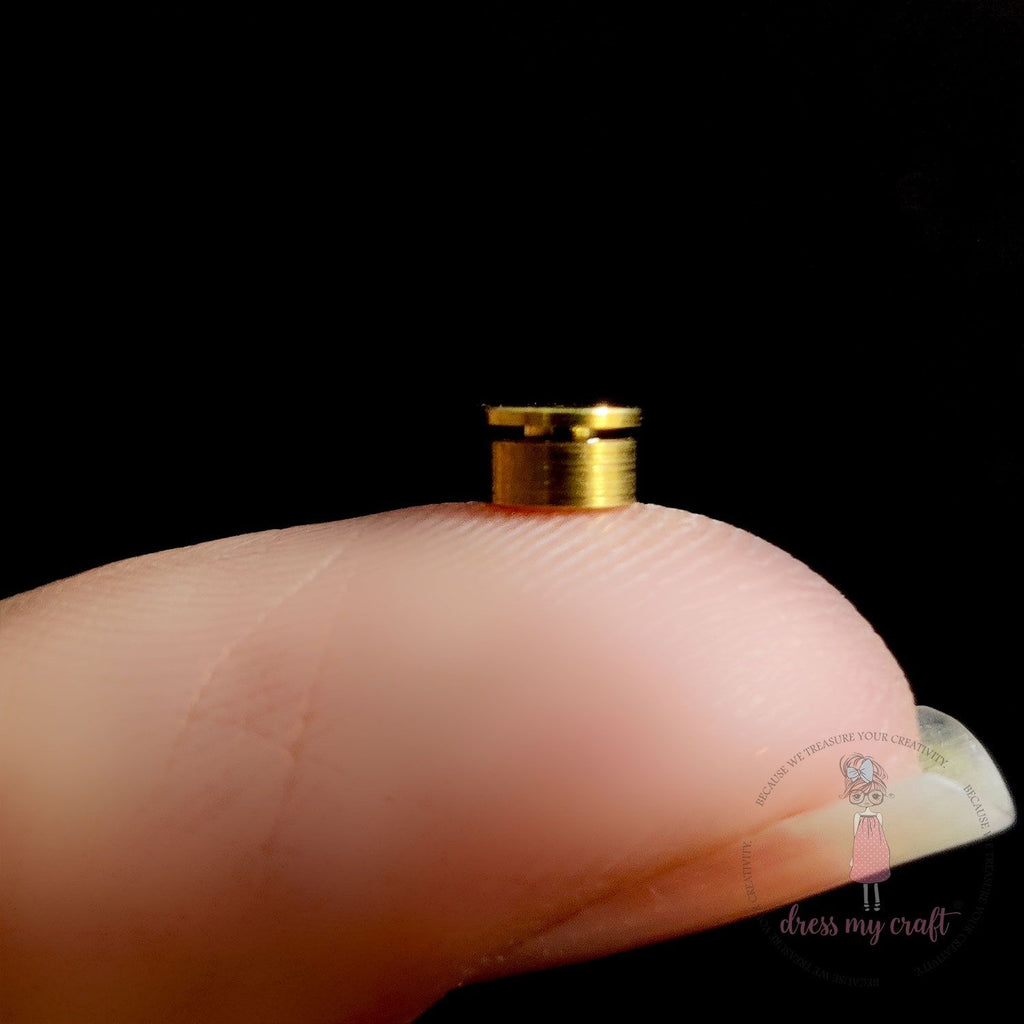 Dress My Craft Nano Spinners dmca9597 Close Up of Spinner on Fingertip Side View