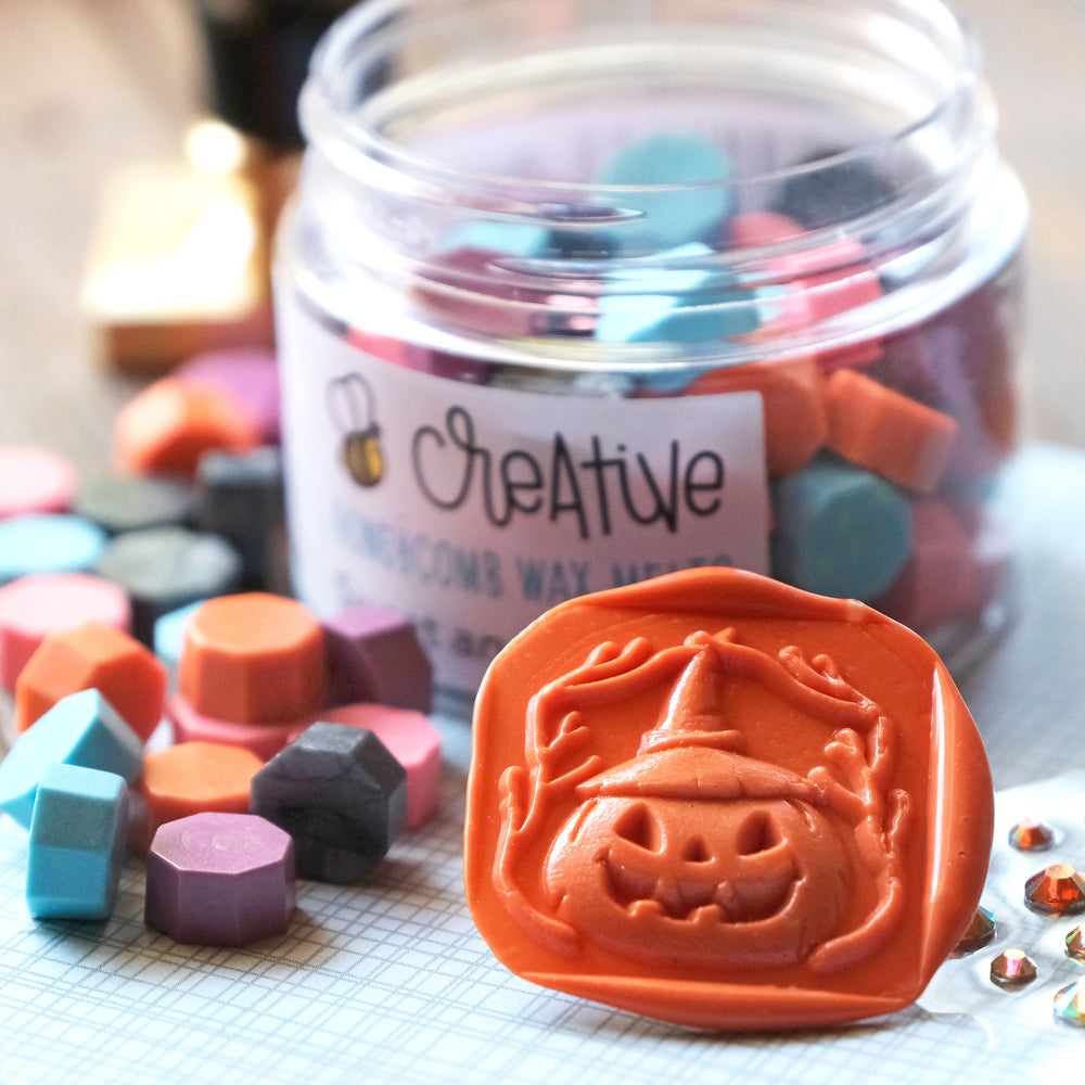 Honey Bee Sweet And Spooky Wax Melts hbtl-wax25 Out Of Jar And Sample Seal