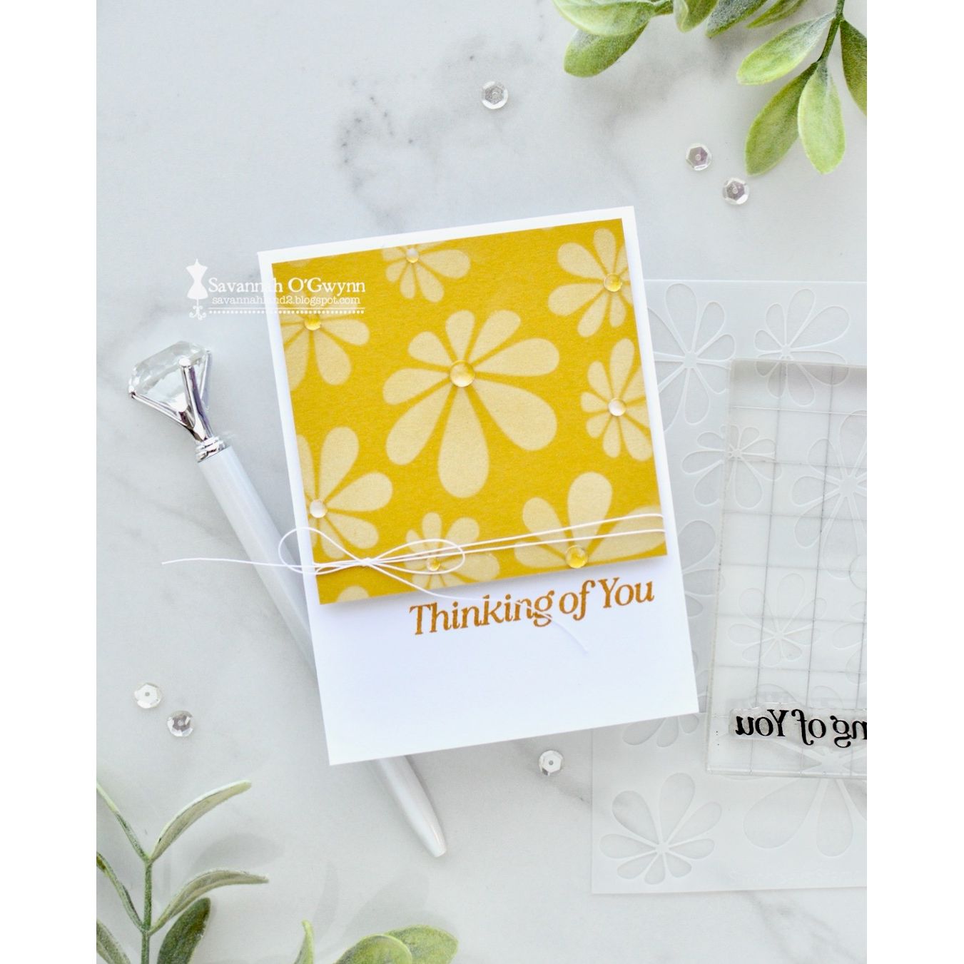 Simon Says Stamp Stencil Retro Daisies 1103st Beautiful Moments Thinking of You Card | color-code:ALT02