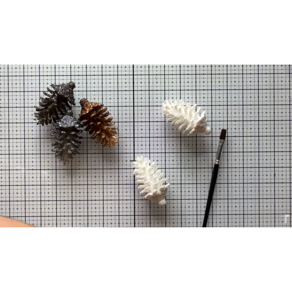 White Glitter Pinecones Ornament Set