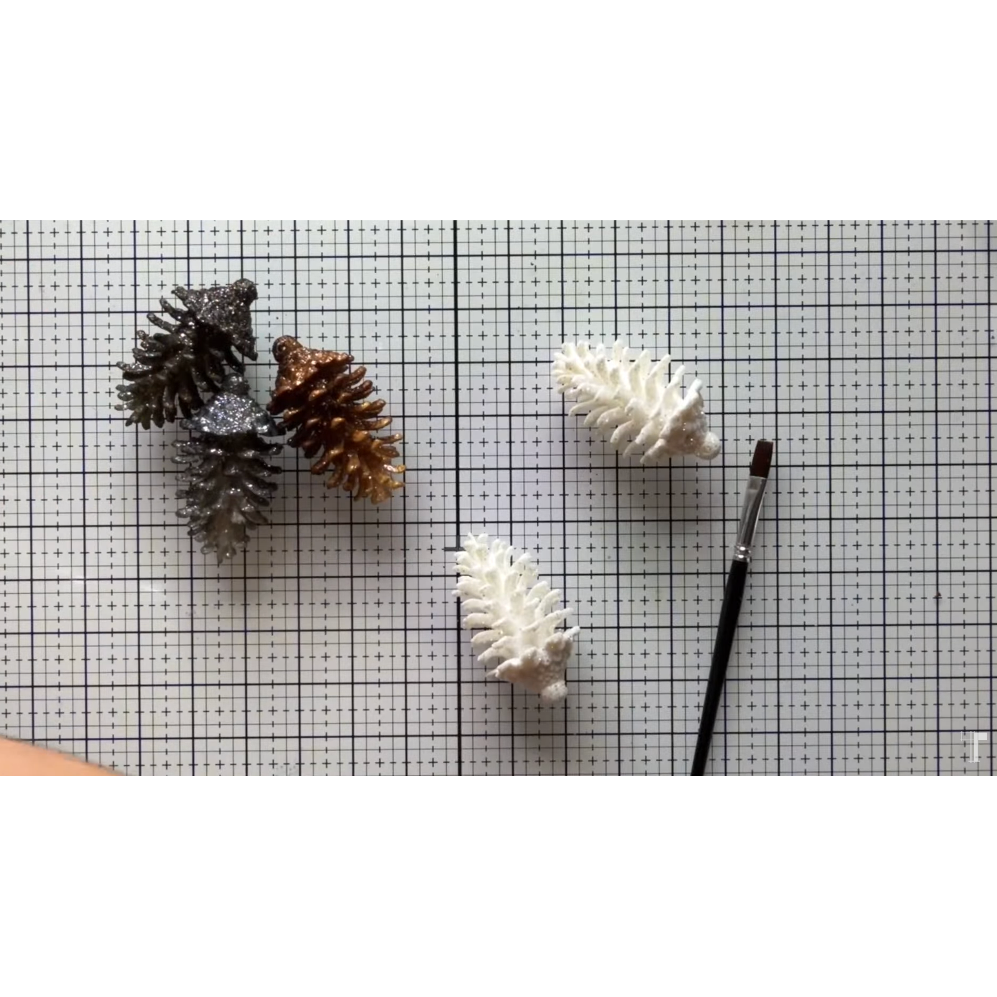 White Glitter Pinecones Ornament Set