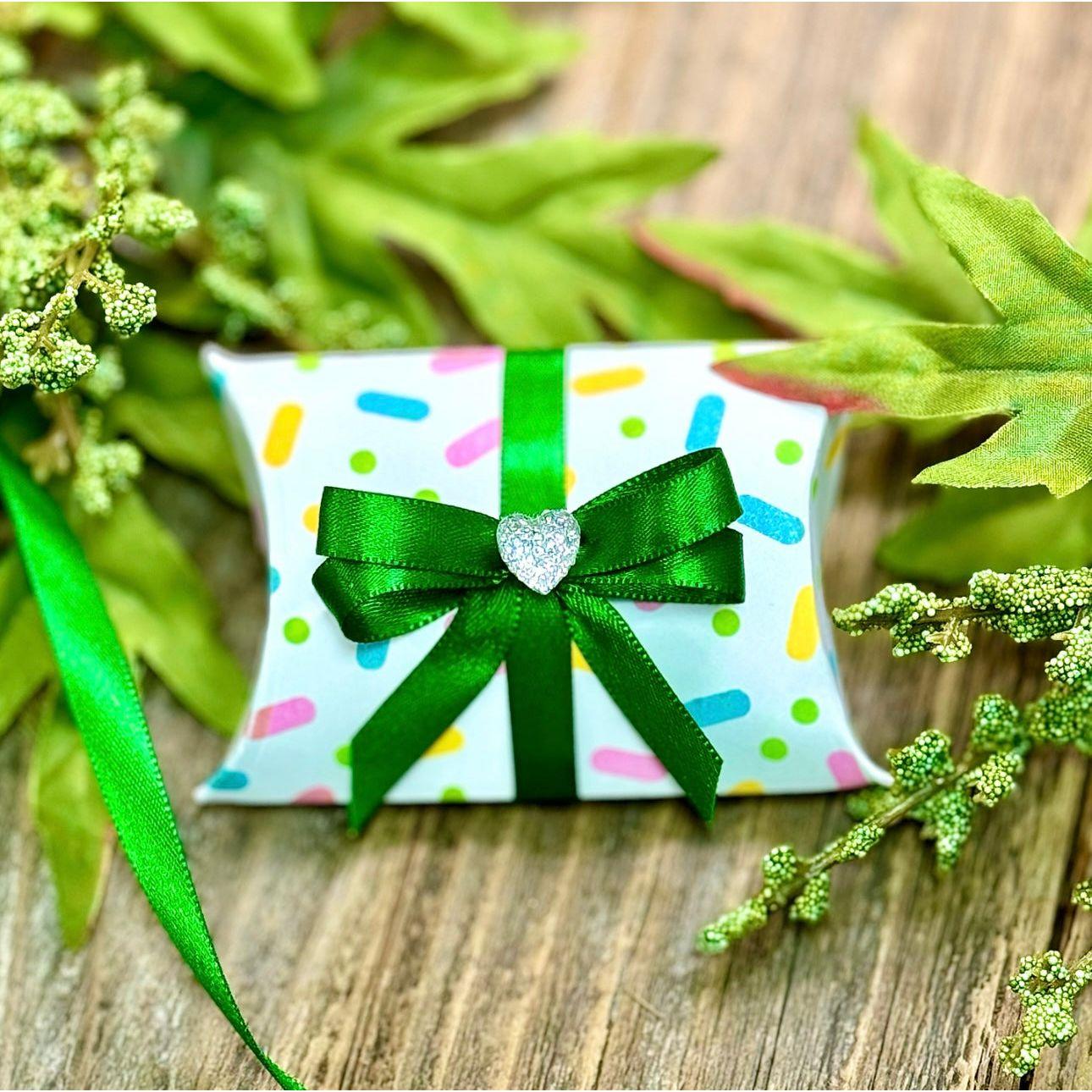Simon Says Stamp Stencils Layering Sprinkles 1057st Stamptember Pillow Box Joe Sysavath Green Bow