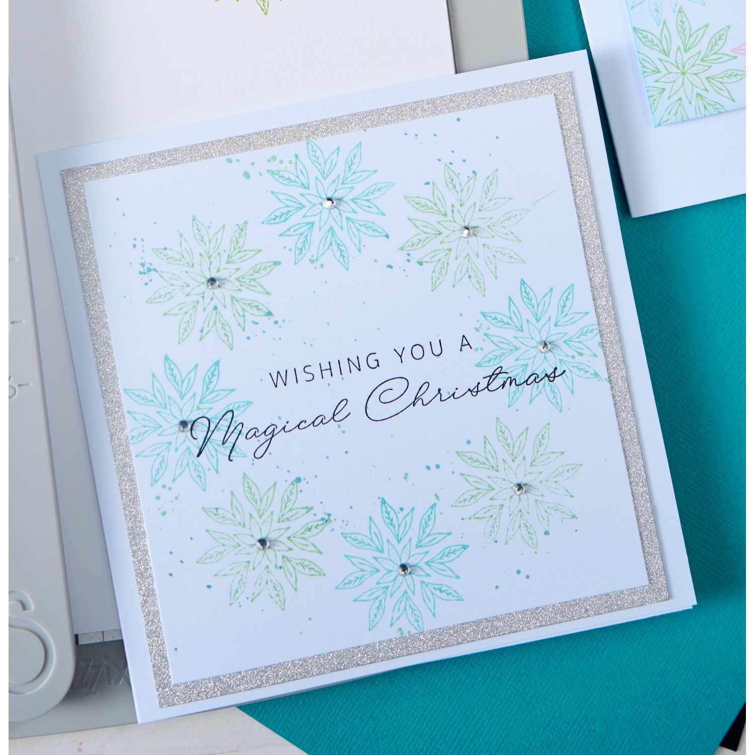 Sizzix Let it Snow Clear Stamps Set 667121 green blue snowflake background christmas card