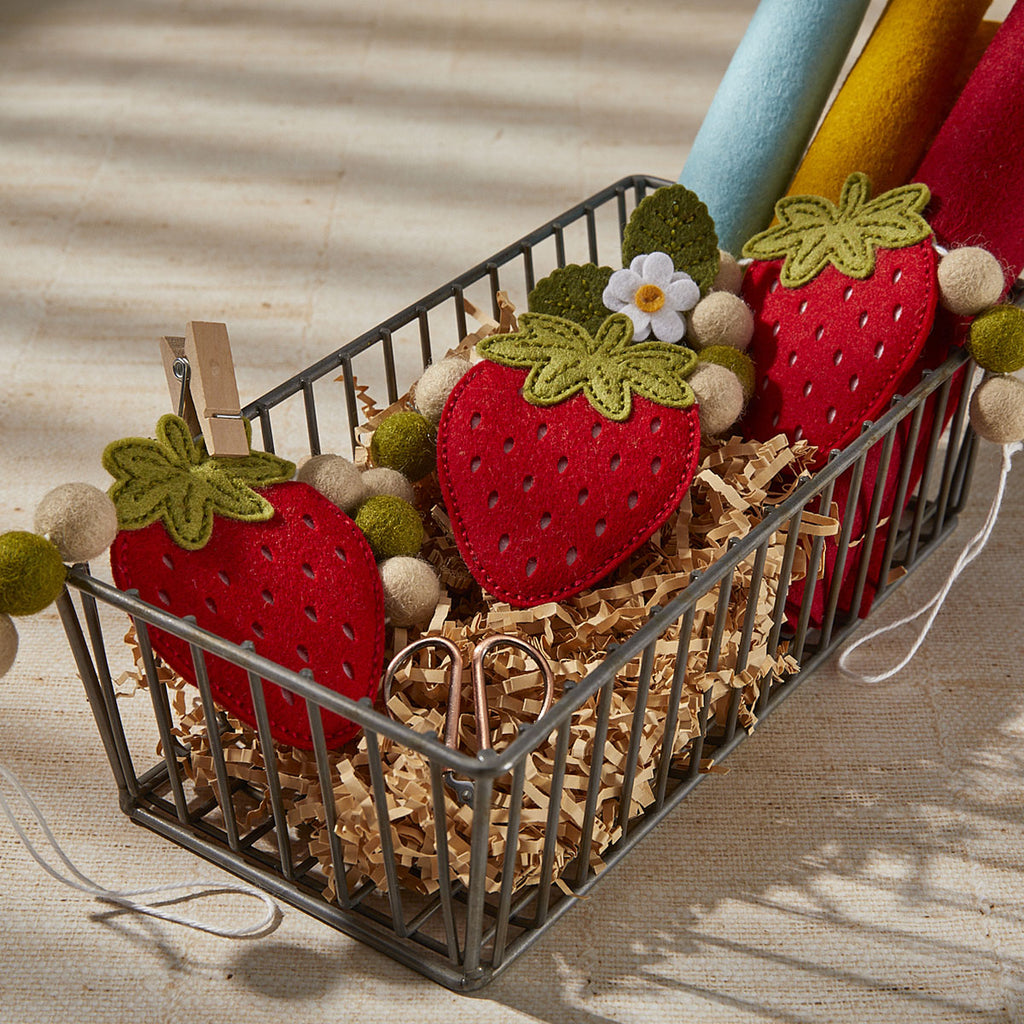 Spellbinders Felt Berry Blossom Etched Dies s6-256 basket