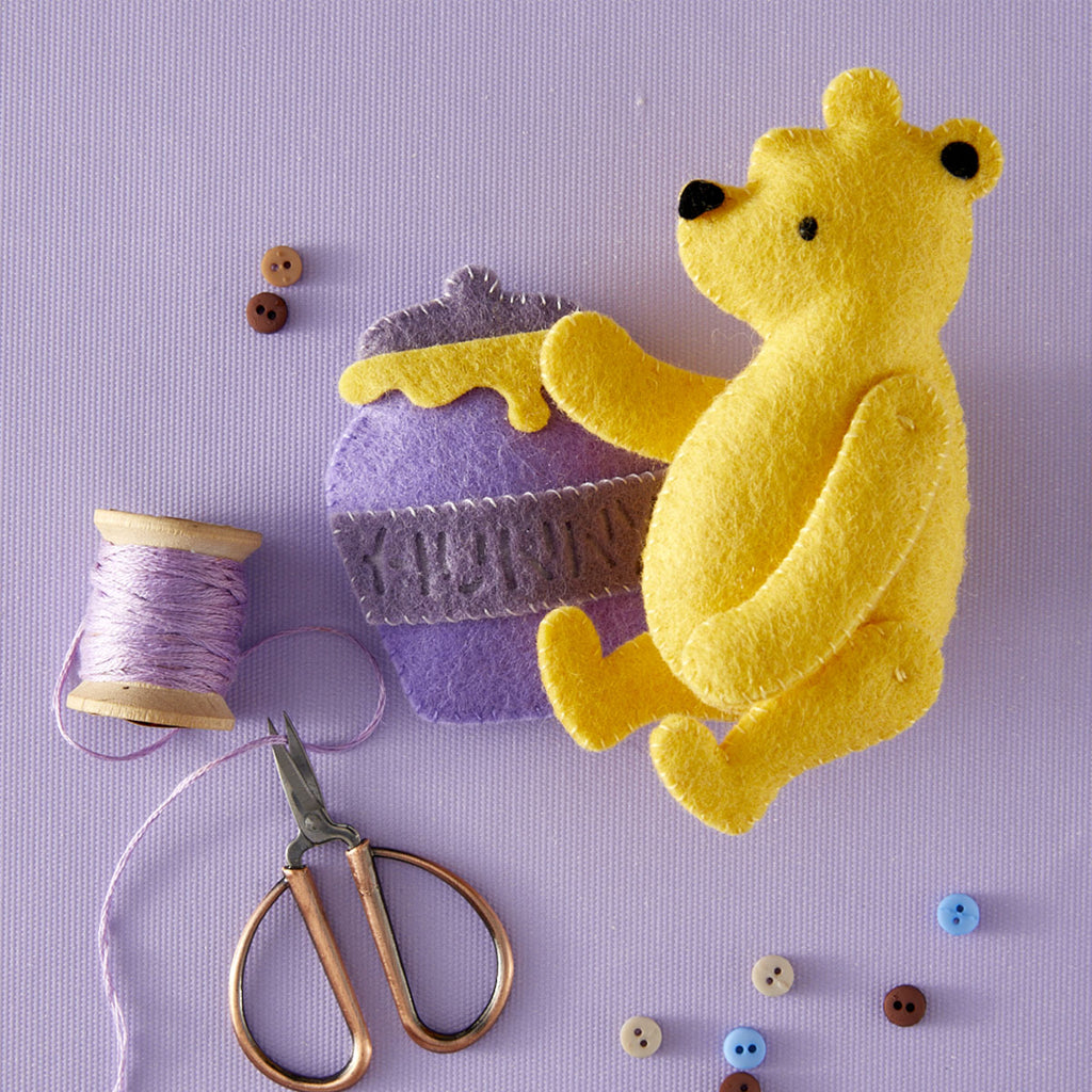 Spellbinders Stitched Classic Pooh Etched Dies s6-263 winnie close up