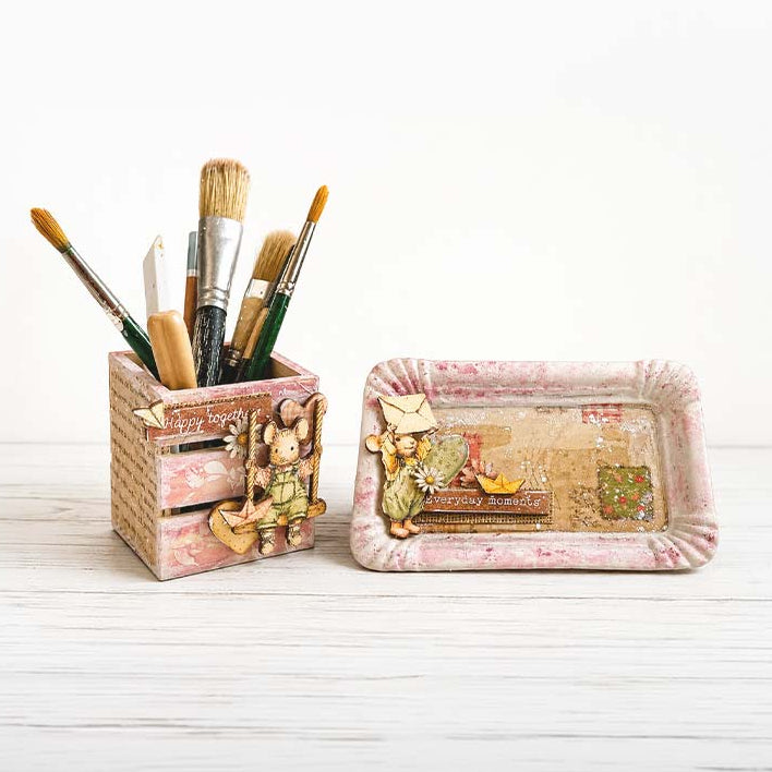 Stamperia Cozy Family Backgrounds A6 Rice Paper dfsak6063 mouse holding envelope flower square hearts box and plate