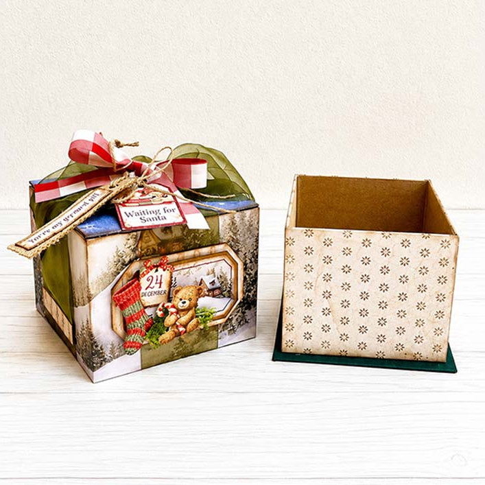Stamperia Silent Night Junk Journal Focus Points sbjks06 teddy bear holding candy cane stocking 