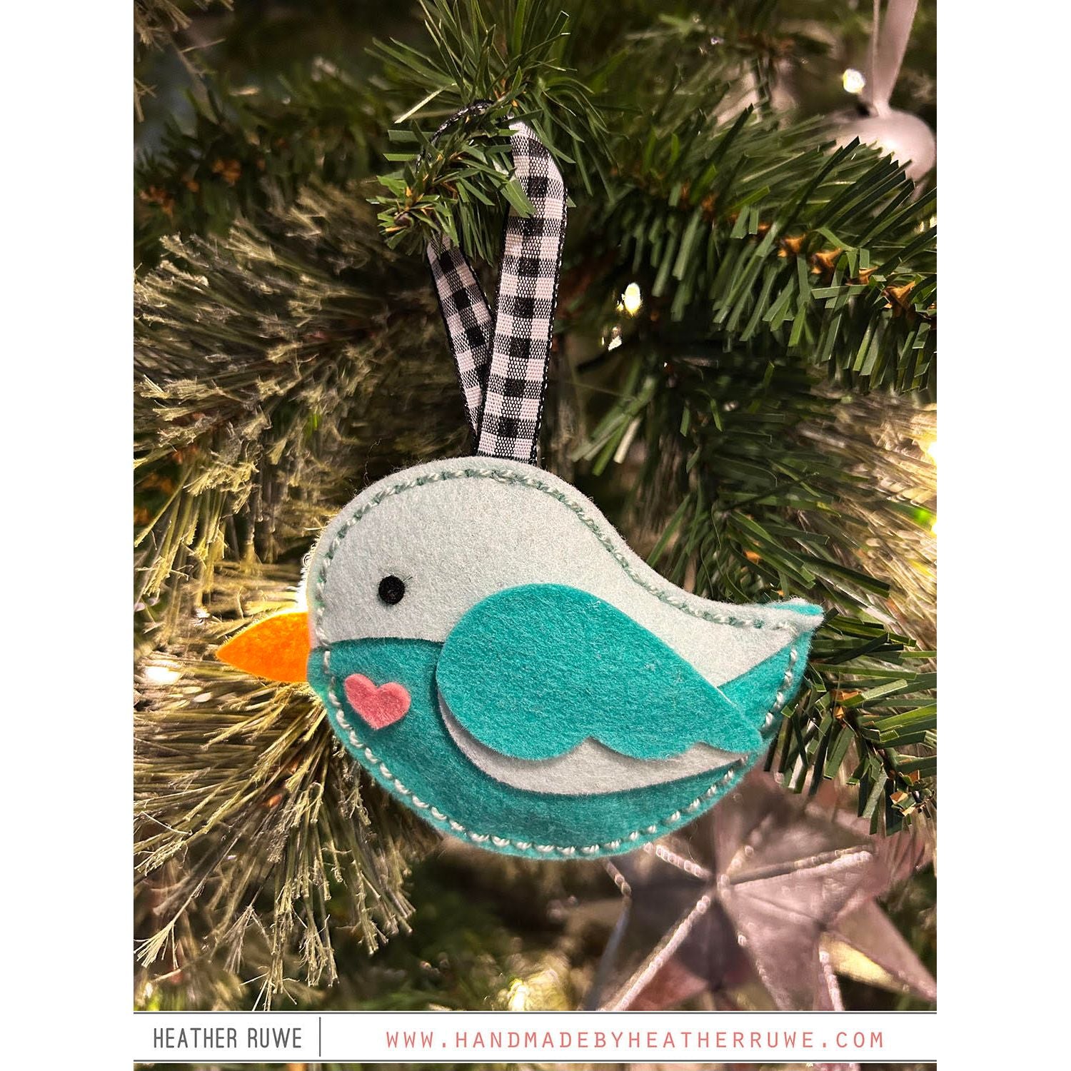 Simon Says Stamp Stitching Birdie Wafer Dies s1105 DieCember Holiday Ornament | color-code:ALT05
