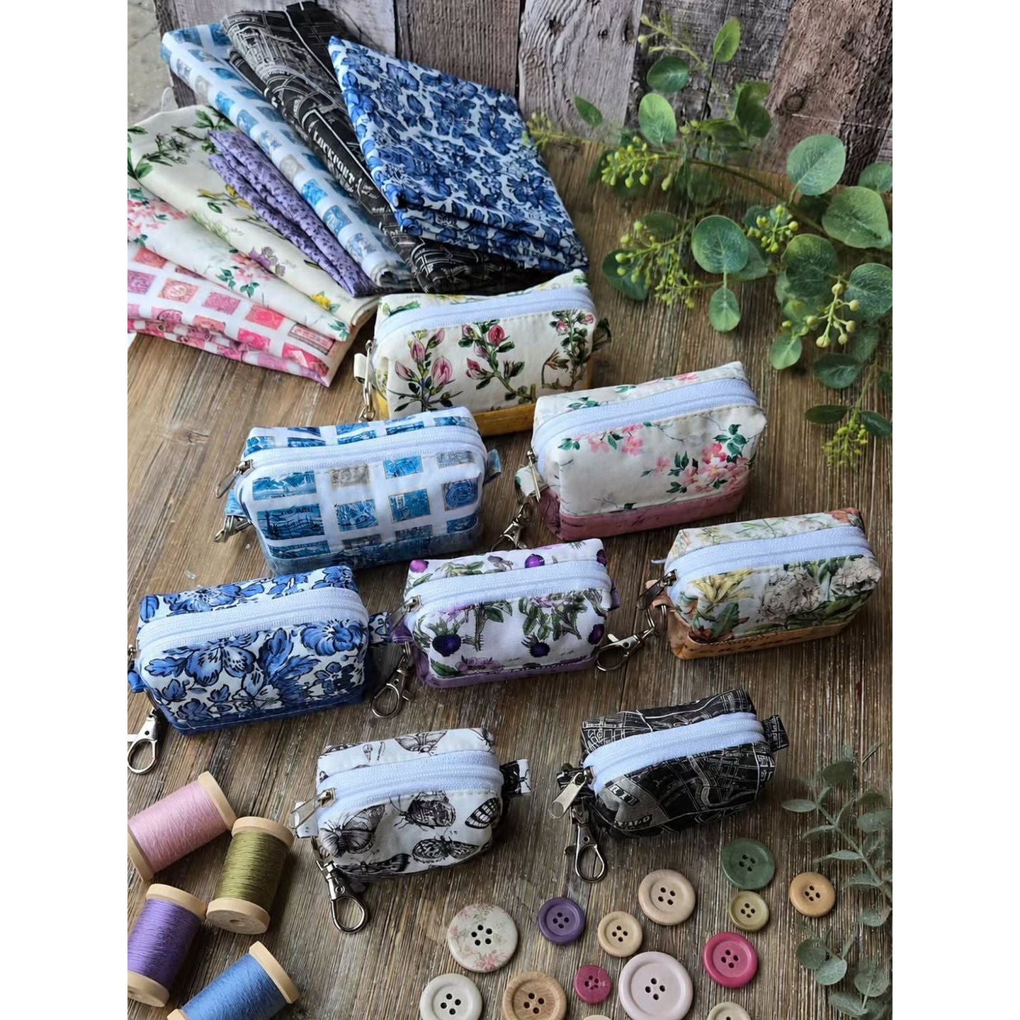 Tim Holtz Fabric Palette Neutral Bundle of 10 Fat Quarters Cute Colorful Pouches Kulbir Kirkland