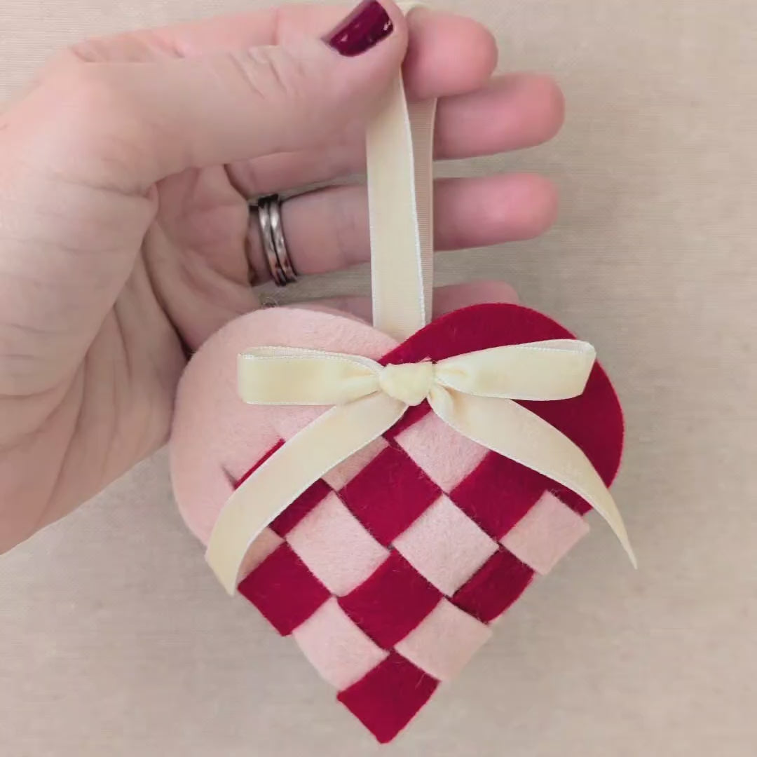 Benzie Design Nordic Woven Heart Deep Etch Die tded063