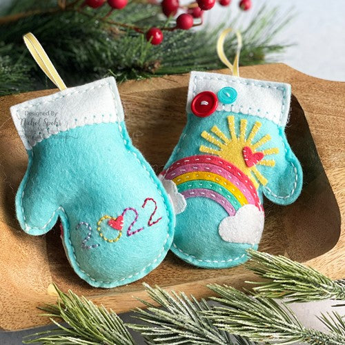 Simon Says Stamp! Memory Box PLUSH FROSTY MITTEN Craft Die 99308 | color-code:ALT5