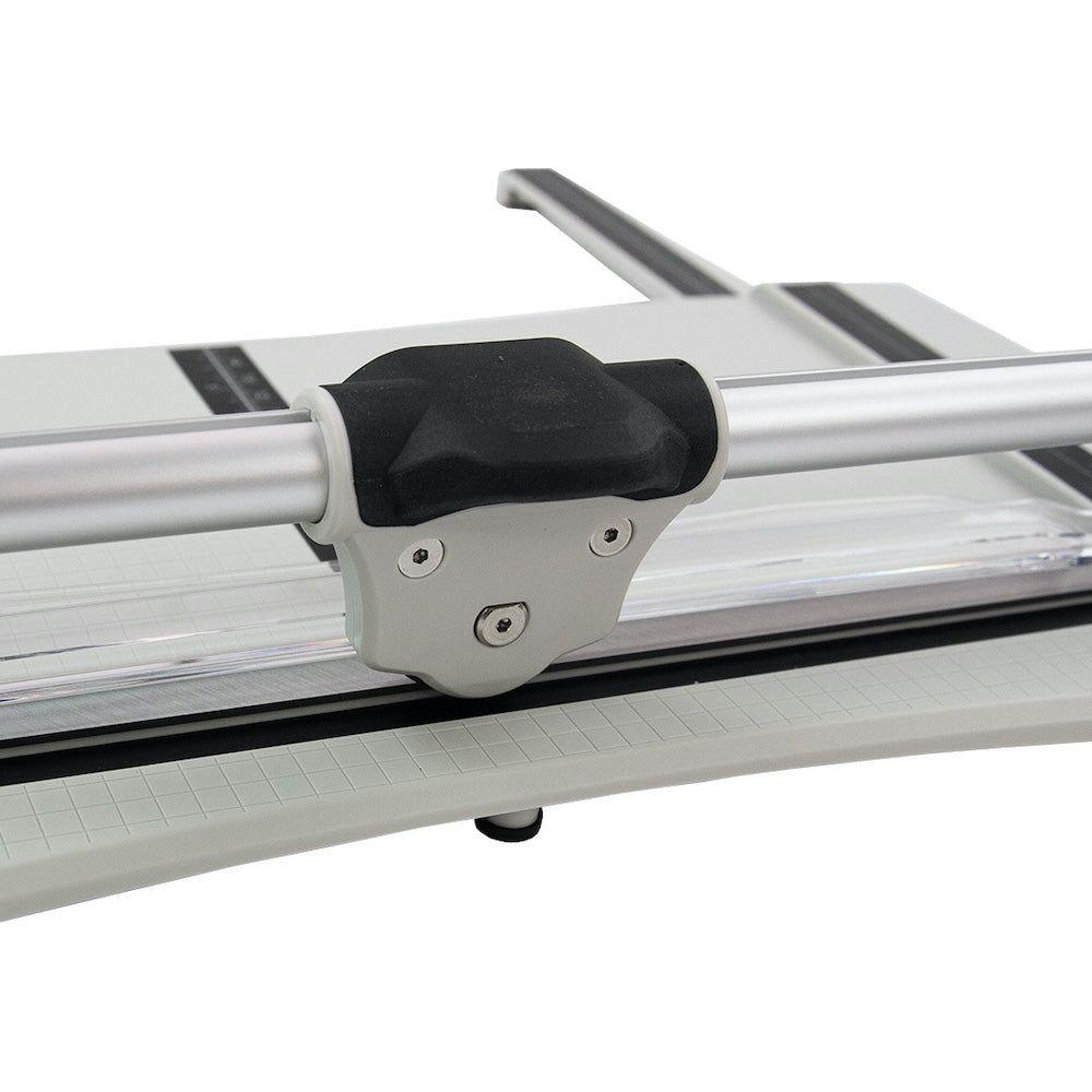 Tim Holtz Tonic Rotary Media Trimmer 3960e blade close up